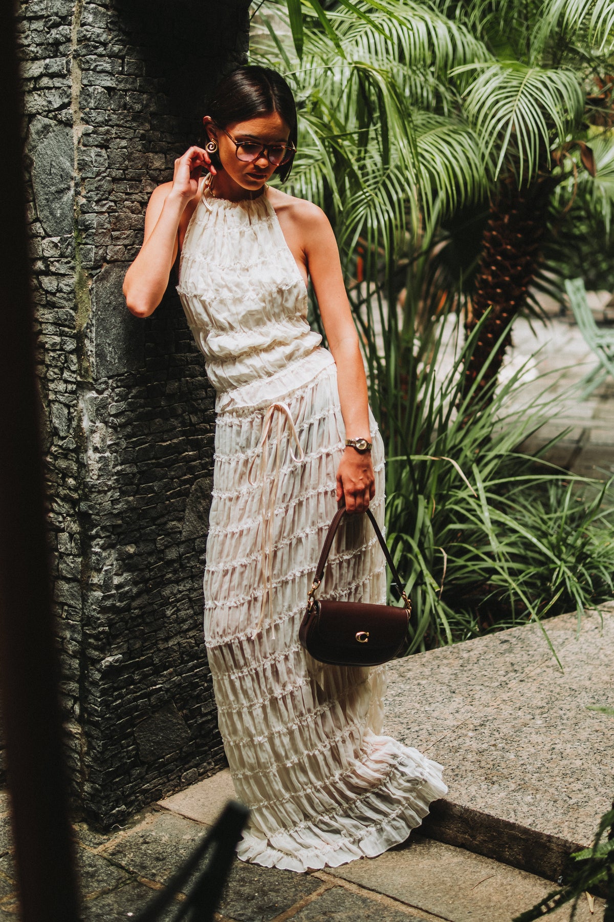 How to Create an Elegant Outfit with Simple Basics