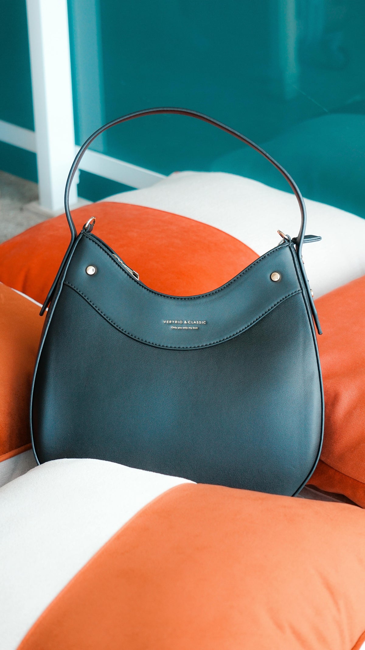 The Trendiest Handbags of the Season: Styles You Need in Your Wardrobe Right Now