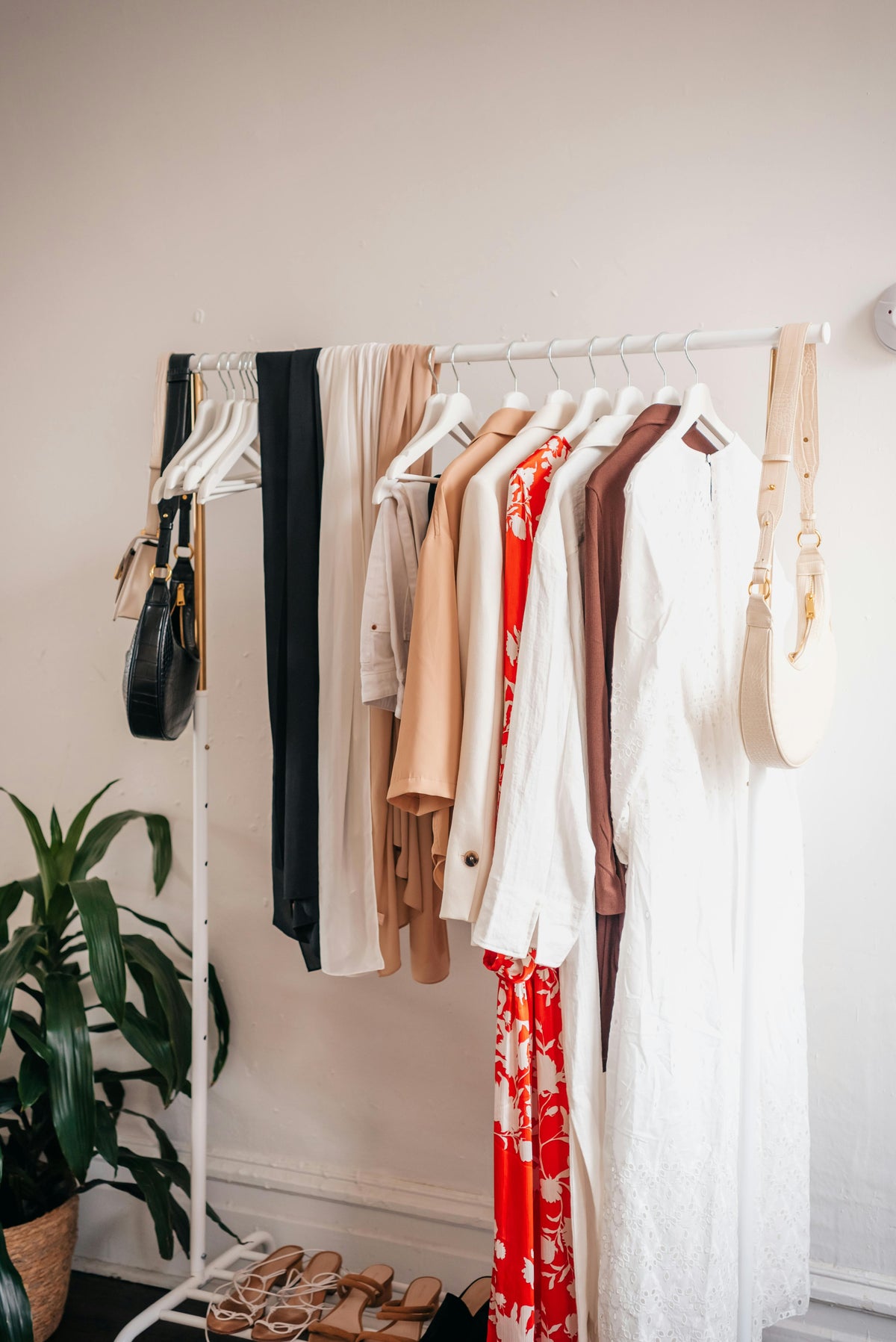 How to Build a Minimalist Capsule Wardrobe: The Ultimate Guide