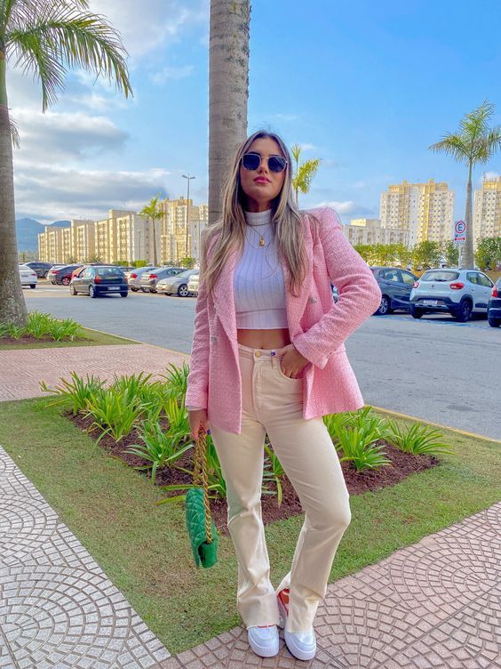 From Winter to Spring: How to Transition Your Outfits